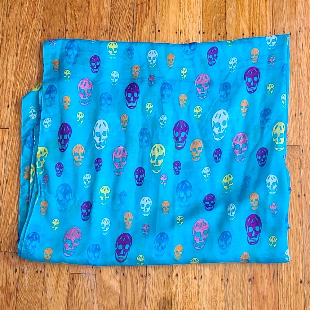 Skull scarf